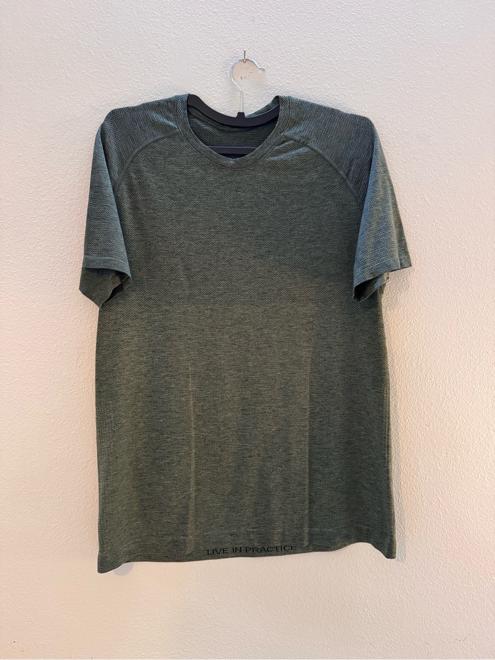 lululemon athletica Men's Short Sleeve Tee - Olive